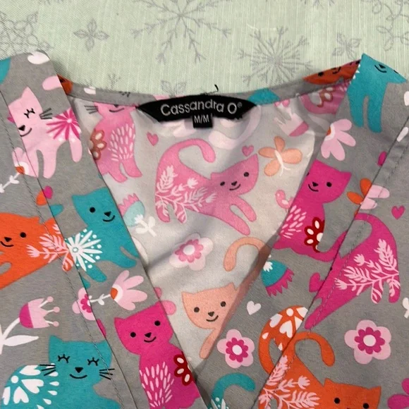 Cat Scrub Top - Picture 4 of 6